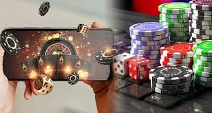 မြန်မာနိုင်ငံတွင် Wave Money KBZPay ဖြင့် HHubVIP ငွေသွင်းနေသည့် မြင်ကွင်း